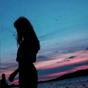 12张高清女生个性微信头像 氛围感直接拉满