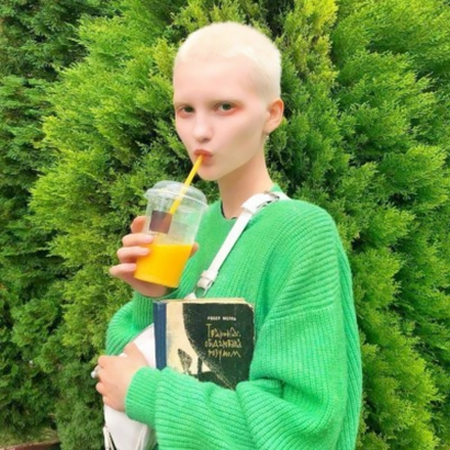 18张高清酷酷的外国女生头像 适合当头像用