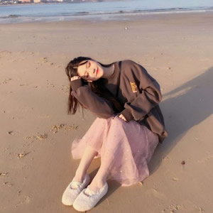 16张高清小清新女生头像 氛围感拉满的日常穿搭头像合集