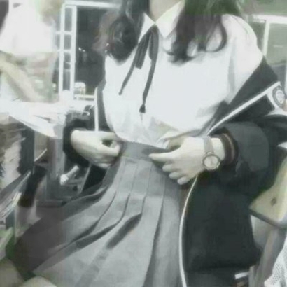 女生衬衫配裙子女头合集来啦 29张超耐看头像