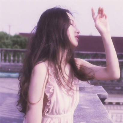 18张高清气质美女微信头像 简约又好看
