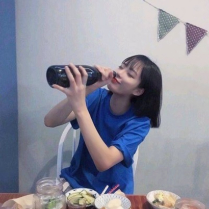 18张高清气质美女微信头像 简约又好看