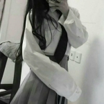 女生衬衫配裙子女头合集来啦 29张超耐看头像