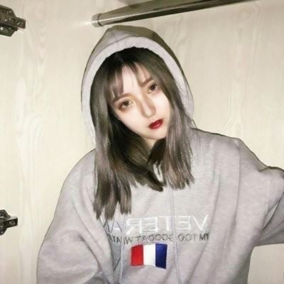 11张高清伤感冷酷风女生网图头像 氛围感拉满