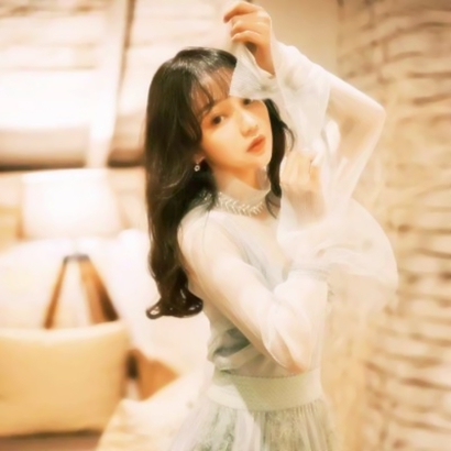 自带氛围感！11张高清港风气质女生头像合集