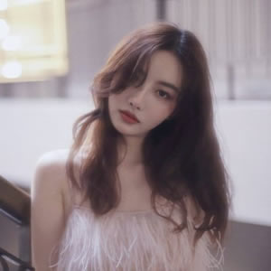 14张高清时尚美女微信头像 好看的女生头像合集
