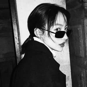 18张黑白高冷霸气女神范女生头像