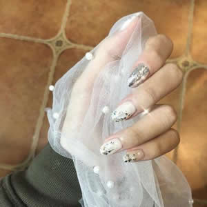手控福利！16张高清唯美女生手部头像合集