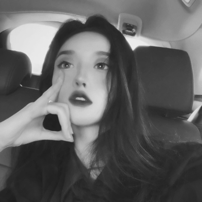 25张高清高冷气质黑白女生头像合集