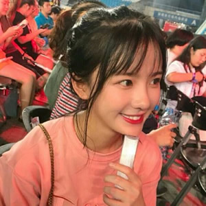 16张清新靓丽时尚小姐姐头像 女生头像专区上新