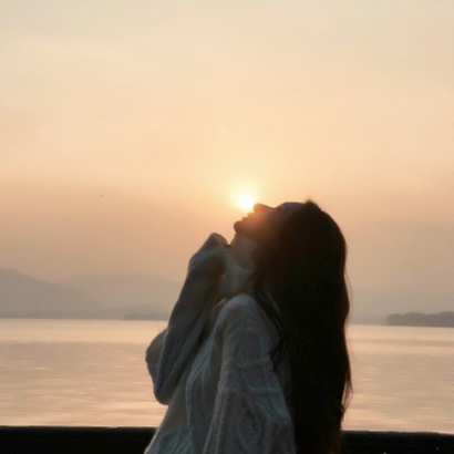26张高清女生背影侧面头像 氛围感拉满