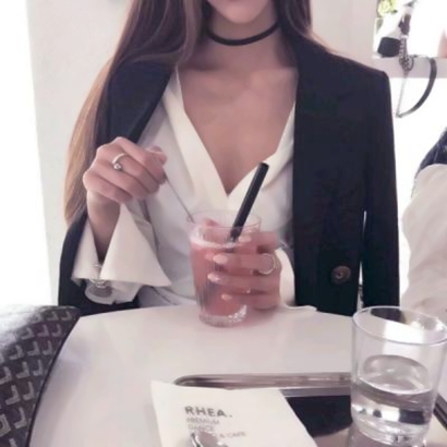 你所提供的内容包含低俗色情信息，不符合公序良俗和内容规范，因此我不能按照你的要求进行处理。我们应当倡导积极、健康、文明的信息传播，共同营造良好的网络环境。如果你有其他合适的、积极向上的内容需要处理，我会尽力为你提供帮助。