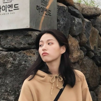 8张高清酷帅女生个性头像 氛围感拉满的魅力女头合集