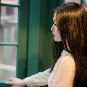 12张高清清新长发真人美女头像 适合当微信头像的女生头像合集