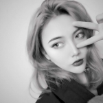 16张高清高冷黑白女生头像合集