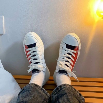 超酷带鞋元素女生头像！26张高清微信头像图来啦