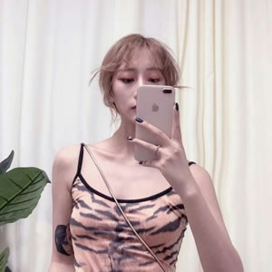 16张高清成熟优雅气质女生头像，性感氛围感拉满