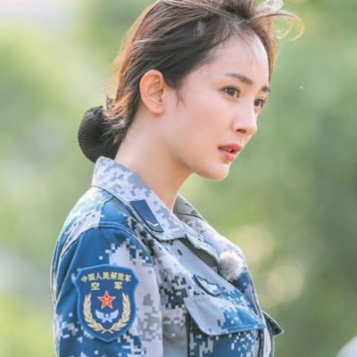 军训女生小清新头像合集 12张迷彩服清纯美女头像