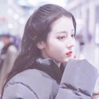 11张高清伤感冷酷风女生网图头像 氛围感拉满