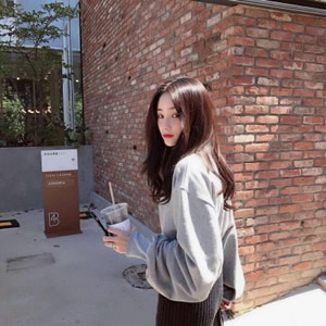 女生微信时尚头像合集 12张简约大气又带气场的女生头像