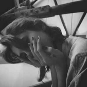 微信黑白女生侧脸头像合集 共12张