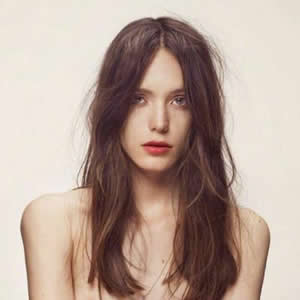 18张氛围感拉满！欧美淡雅气质女生微信头像