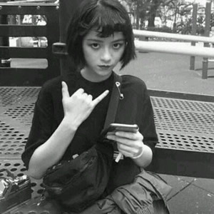 18张黑白高冷霸气女神范女生头像