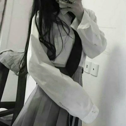 女生衬衫配裙子女头合集来啦 29张超耐看头像