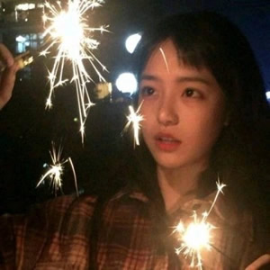 女生微信时尚头像合集 12张简约大气又带气场的女生头像