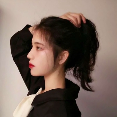14张高清唯美拿花女生头像 氛围感拉满