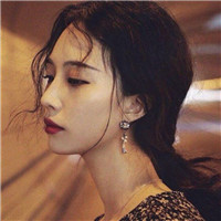 18张暖调复古女生意境头像 氛围感拉满的漂亮头像合集