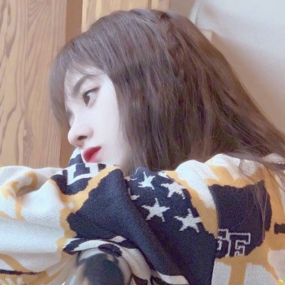 18张高清时尚女生头像 氛围感拉满