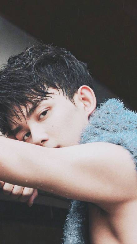 吴磊越长越帅！这波表情包太可了