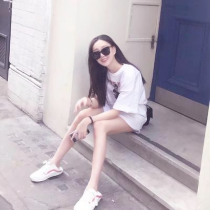 33张清新感网红女生头像 高清潮流美图合集