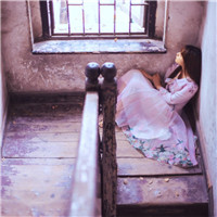 21张女生侧脸伤感头像 孤独氛围感拉满