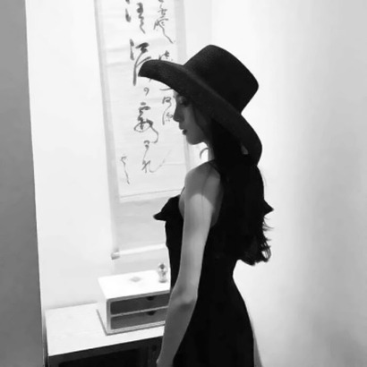 35张高清御姐范高冷黑白女头 氛围感拉满的女生头像合集