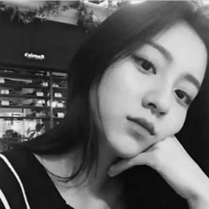 18张高清伤感高冷黑白女生头像合集