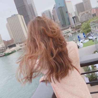 23张高清唯美海边背影女生头像合集