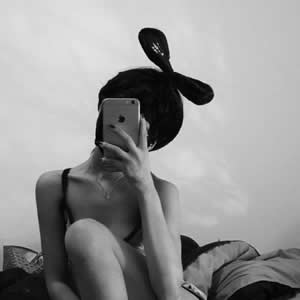 18张高清霸气超拽黑白女生头像合集