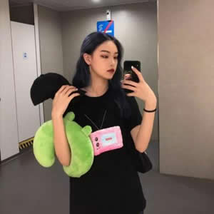 女生超拽霸气女王范QQ头像 简约大气又时髦（共16组）