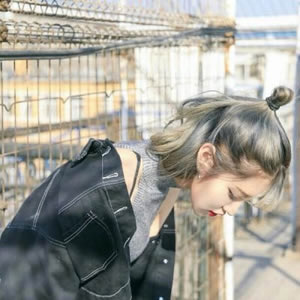 18张清纯感拉满的丸子头女生头像 背影侧脸款高清图