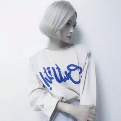 22张干净清爽的白色系纯洁女生头像 高清无修饰