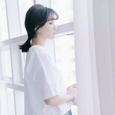 22张干净清爽的白色系纯洁女生头像 高清无修饰