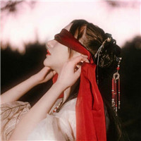 18张氛围感拉满的女生侧面意境头像