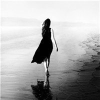 15张女生背影黑白伤感QQ头像 看了让人忍不住心疼