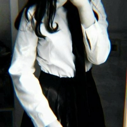 女生衬衫配裙子女头合集来啦 29张超耐看头像