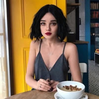 18张超飒欧美女生QQ头像 鲜活又有范儿