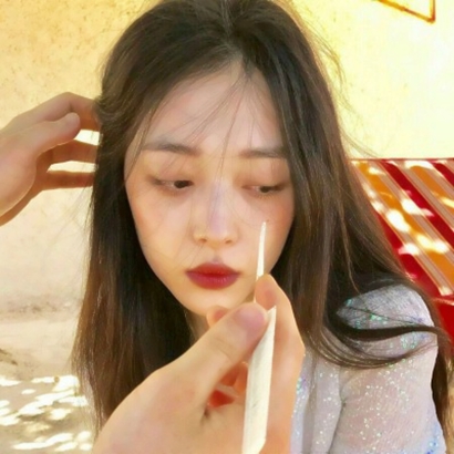 24张高清成熟韵味女生头像 沉稳气质感拉满