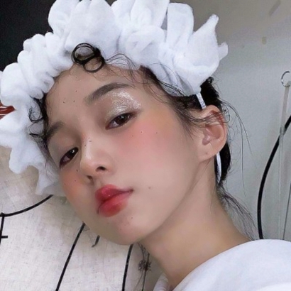 36张高清时尚潇洒女生头像 适配微信的氛围感头像合集