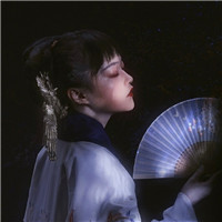 18张氛围感拉满的女生侧面意境头像